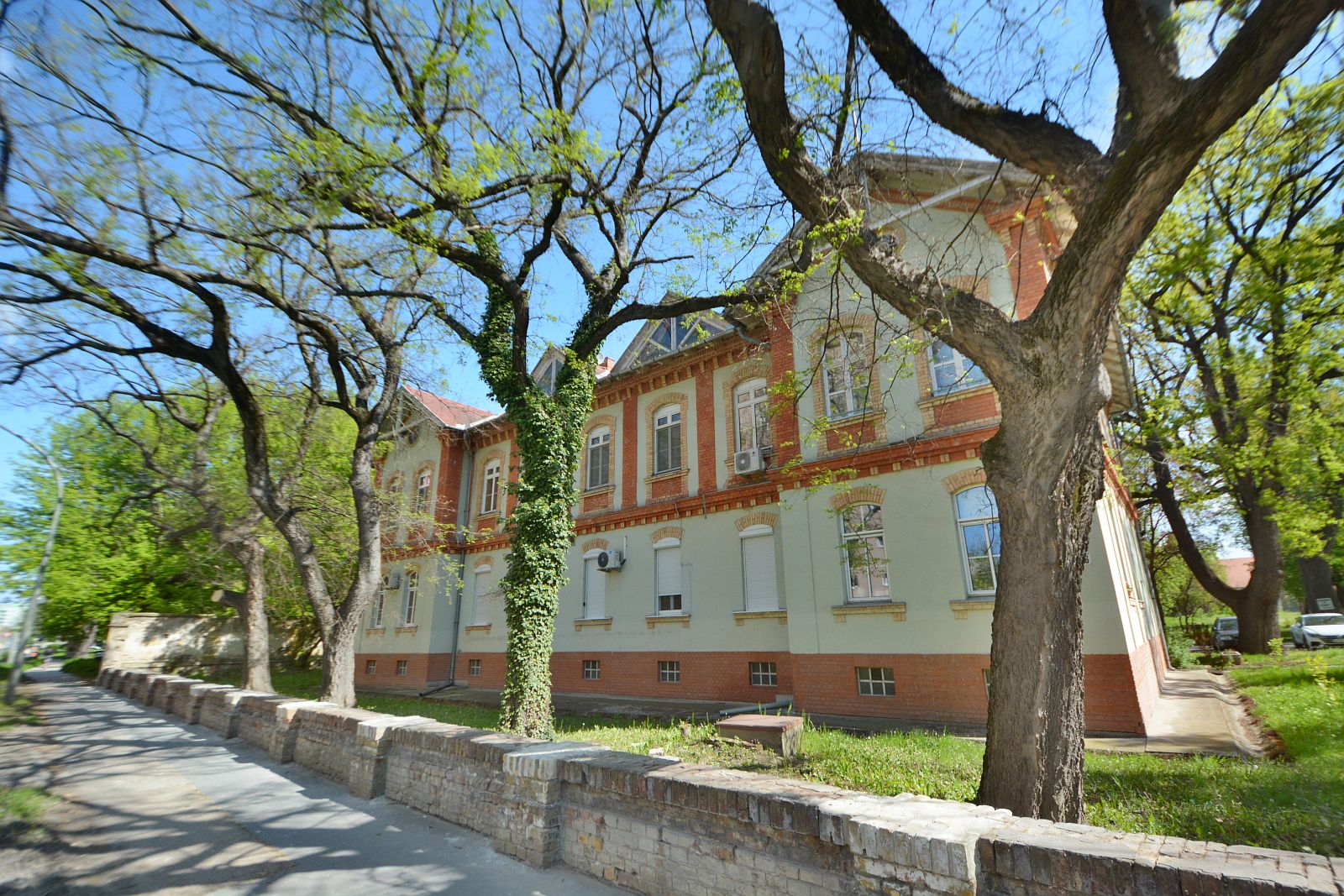 Felújítják a Lövölde utcai kerítést